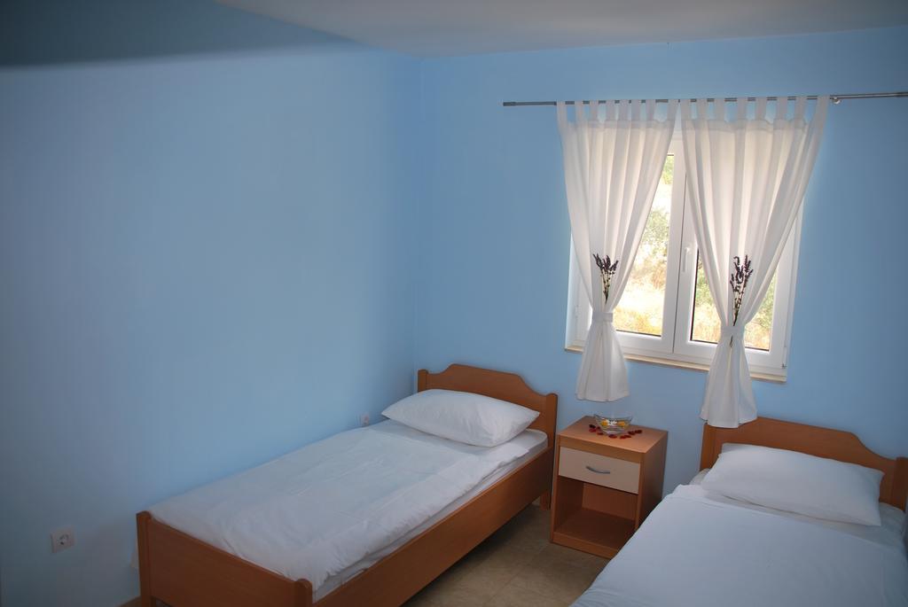 Villa Lunaris Maslinica Bagian luar foto