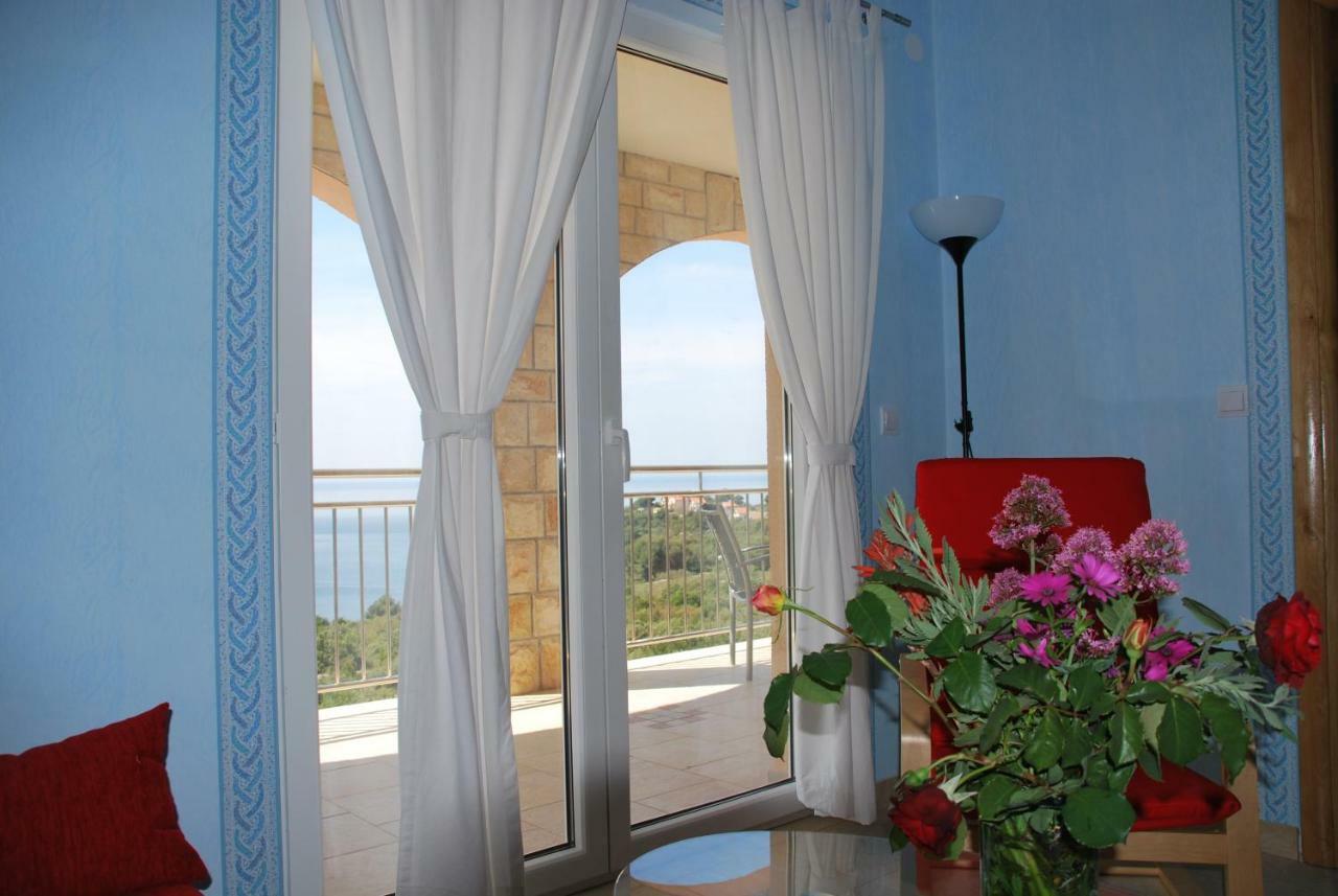Villa Lunaris Maslinica Bagian luar foto